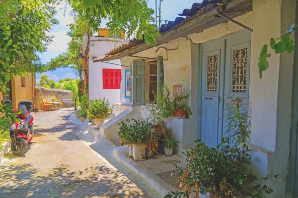 建筑细节从狭窄的街道 Anafiotika 一个传统村庄在雅典 希腊首都 希腊卫城斜坡上的老邻居 — 图库照片