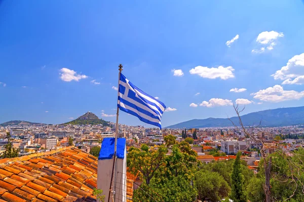 Grecką Banderą Machając Macha Nad Miasto Ateny Stolicy Grecji — Zdjęcie stockowe
