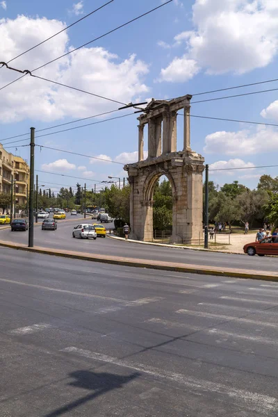 アテネ ギリシャ 2018 一般ハドリアヌスの門 ハドリアヌス帝のアーチはローマの凱旋門のような記念碑的なゲートウェイです それはアテネの中心部 ギリシャから古代道路をスパン — ストック写真