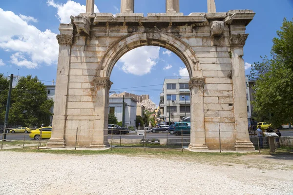 アテネ ギリシャ 2018 一般ハドリアヌスの門 ハドリアヌス帝のアーチはローマの凱旋門のような記念碑的なゲートウェイです それはアテネの中心部 ギリシャから古代道路をスパン — ストック写真