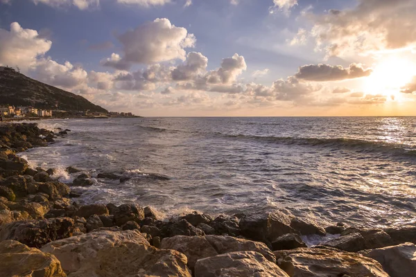 Scena Del Tramonto Con Paesaggio Nuvoloso All Orizzonte Della Costa — Foto Stock