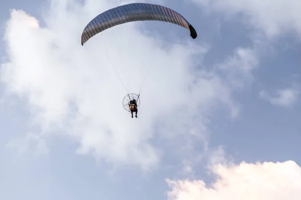 Paramotor Motordriven Skärmflygning Fallskärm Himlen — Stockfoto