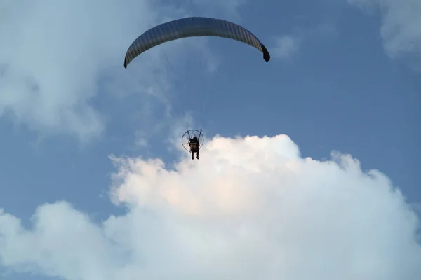Paramotor Motorbetriebener Gleitschirm Fallschirm Himmel — Stockfoto