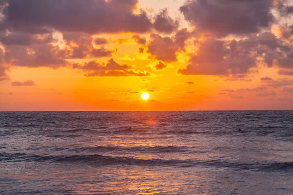 Sonnenuntergangsszene Mit Wolkenlandschaft Über Dem Horizont Der Mittelmeerküste Von Haifa — Stockfoto