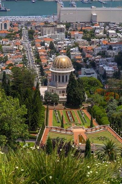 バハイ ガーデンズ イスラエル ハイファのカルメル山上に構築されたバハイの信仰の神聖な寺院 — ストック写真