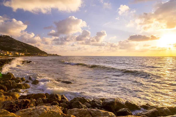 Haifa Srail Akdeniz Kıyılarında Ufuk Üzerinde Cennet Ile Günbatımı Manzara — Stok fotoğraf
