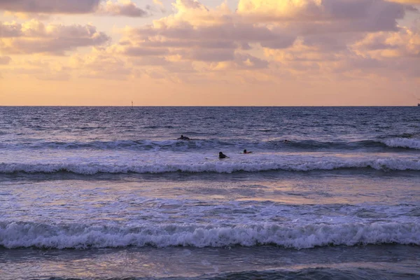 Scena Del Tramonto Con Paesaggio Nuvoloso All Orizzonte Della Costa — Foto Stock