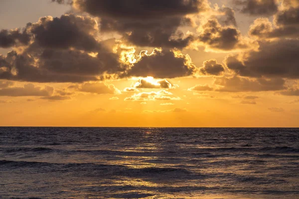 Západ Slunce Scéna Cloudscape Nad Obzorem Středomořského Pobřeží Haifa Izrael — Stock fotografie