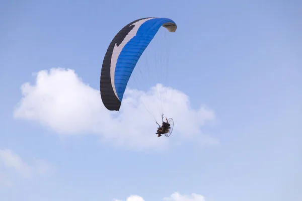 Paramotor Motorbetriebener Gleitschirm Fallschirm Himmel — Stockfoto