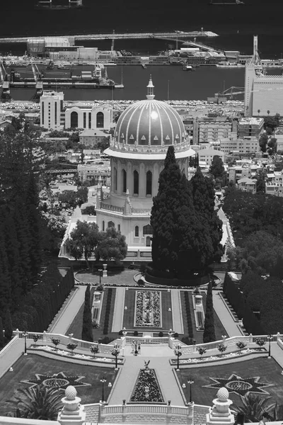 ハイファ イスラエル 2018 ハイファの都市景観とバハイ ガーデンズ バブの神社 イスラエル ハイファのカルメル山上に構築されたバハイの信者のための聖なる巡礼 — ストック写真
