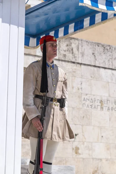 Athen Griechenland Juli 2018 Griechische Soldaten Evzones Traditionellen Uniformen Bezieht — Stockfoto