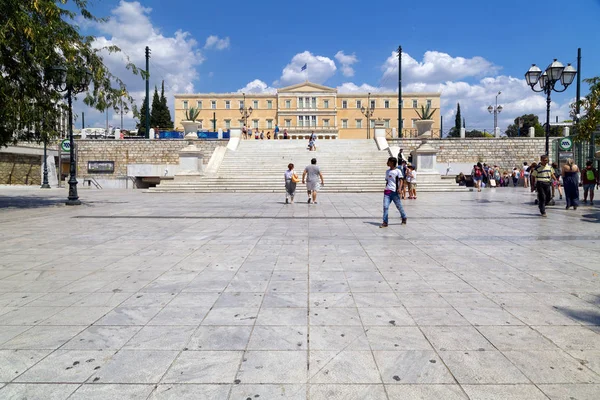 Ateny Grecja Lipca 2018 Widok Placu Syntagma Atenach Ludzie Chodzą — Zdjęcie stockowe