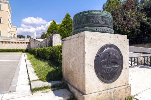 Athens Greece July 2018 Detail Bronze Circle Monuments Hellenic Parliament — Stock Photo, Image