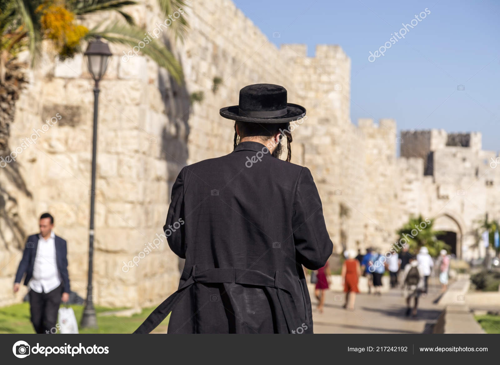 Vestimenta judia fotos de stock, imágenes de Vestimenta judia sin royalties | Depositphotos Vestimenta judia fotos de stock, imágenes de Vestimenta judia sin royalties | Depositphotos