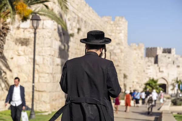 Jerusalén Israel Junio 2018 Judío Ultra Ortodoxo Hombre Haridi Traje — Foto de Stock