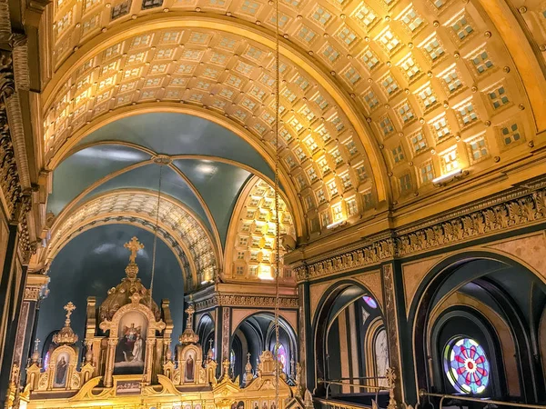 伊斯坦布尔圣史蒂芬保加利亚教堂的内部景观 它是著名的预制铸铁元素的新哥特式风格 — 图库照片