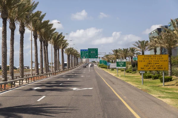 Jerusalén Haifa Israel Junio 2018 Autopista Con Señales Vehículos Tránsito — Foto de Stock