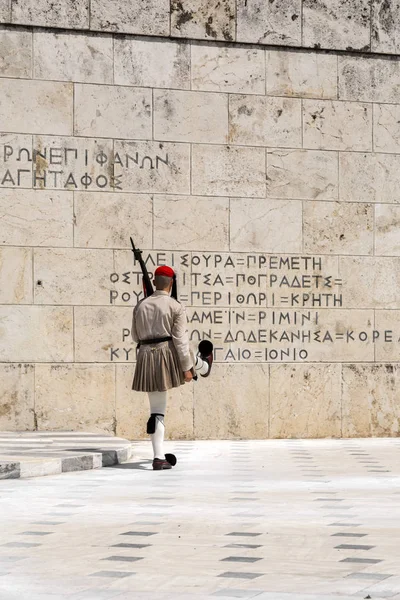 Atenas Grecia Julio 2018 Soldados Griegos Evzones Vestidos Con Uniformes —  Fotos de Stock