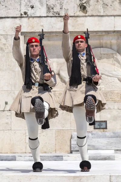 Atenas Grécia Julho 2018 Soldados Gregos Evzones Vestidos Com Uniformes — Fotografia de Stock