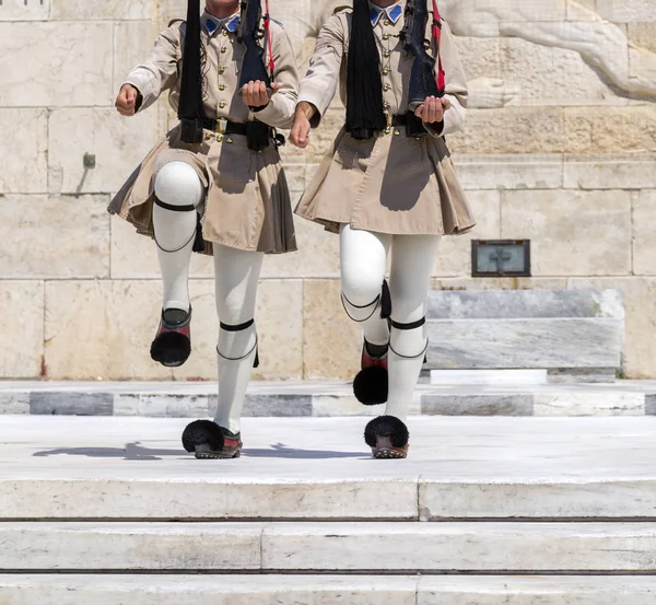 希腊士兵埃沃区穿着传统制服 指的是总统卫队的成员 一个精英礼仪单位 自1833年以来 — 图库照片