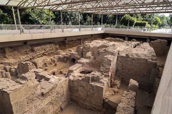哈德里安统治时期雅典古物第三人 在伊利索斯河附近的雅典罗马浴场的发掘考古遗址 — 图库照片