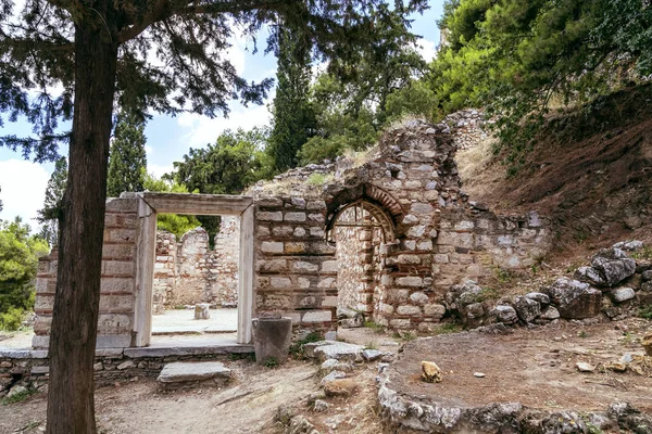 パルテノン神殿とエレクテ ギリシャの首都アテネのアクロポリスに再建された古代遺跡 アクロポリスは重要な歴史的建造物です — ストック写真