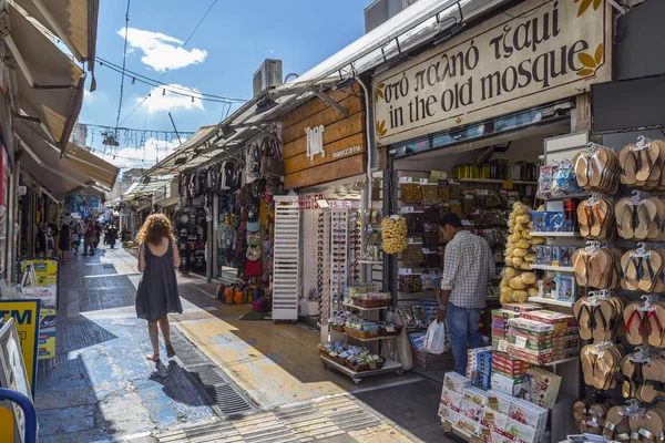 アテネ ギリシャ 2018年7月20日 ギリシャのアテネにある旧フリーマーケットでのショップや屋台 古代の収集品やヴィンテージアイテムは観光市場で見つけることができます — ストック写真