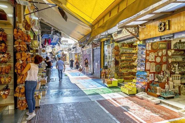 希腊雅典 2018年7月20日 希腊雅典旧跳蚤市场的商店和摊位 在旅游市场上可以找到古老的收藏品和古董 — 图库照片