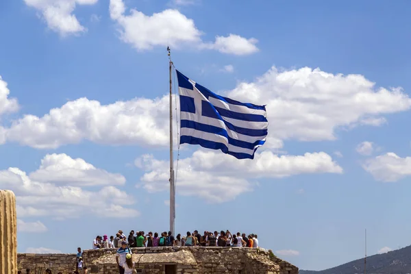 Athens Greece July 2018 Huge Greek Flag Waving Top Acropolis — Stock Photo, Image