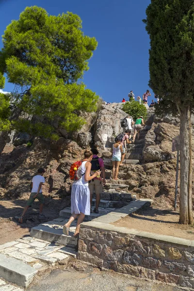 Athens Griekenland Juli 2018 Toeristen Klimmen Een Berg Stepway Rots — Stockfoto