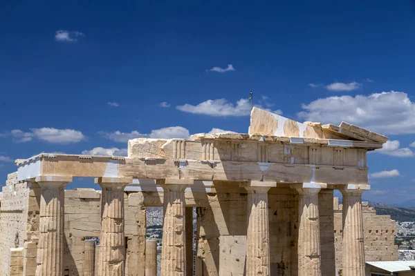 在希腊首都雅典卫城重建的帕台农神庙和神殿氏的古遗址 卫城是一个重要的历史性地标 — 图库照片