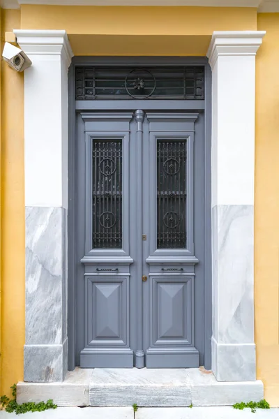 Stare Piękne Ozdobne Drzwi Atenach Klasyczne Architektonicznego Detalu — Zdjęcie stockowe