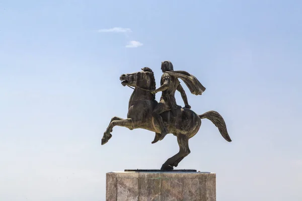 Estatua de Alejandro Magno de Macedonia en la costa de Tessal — Foto de Stock