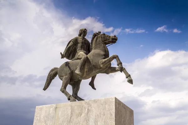 Standbeeld van Alexander de grote van Macedonië op de kust van Thessal — Stockfoto