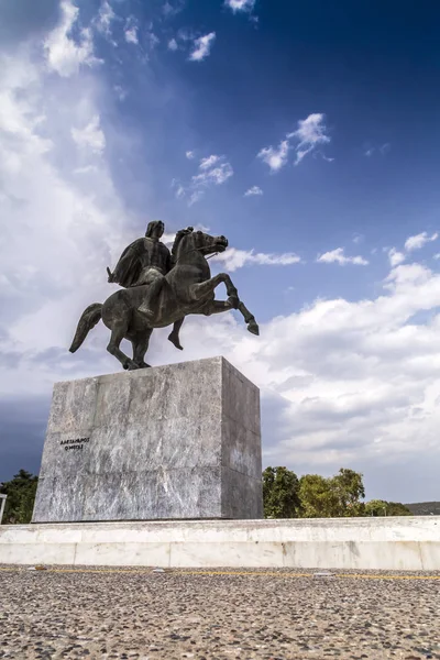 Standbeeld van Alexander de grote van Macedonië op de kust van Thessal — Stockfoto