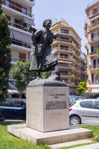 Άγαλμα του γυναίκα ΤΗΣ ΠΙΝΔΟΥ, εθνικός ήρωας στη Θεσσαλονίκη — Φωτογραφία Αρχείου