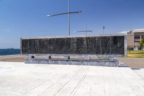 Памятник Александру Македонскому на берегу Фессала — стоковое фото