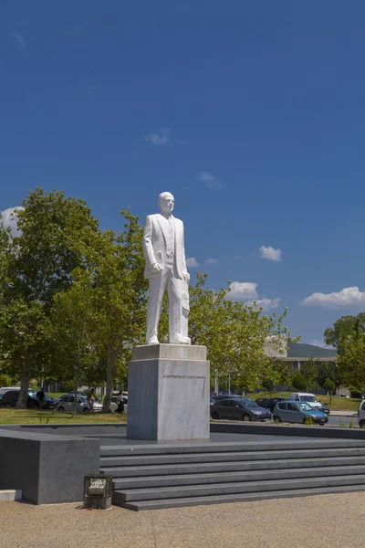 Estatua de mármol de Konstantinos Karamanlis, un Prime Mini cuatro veces —  Fotos de Stock