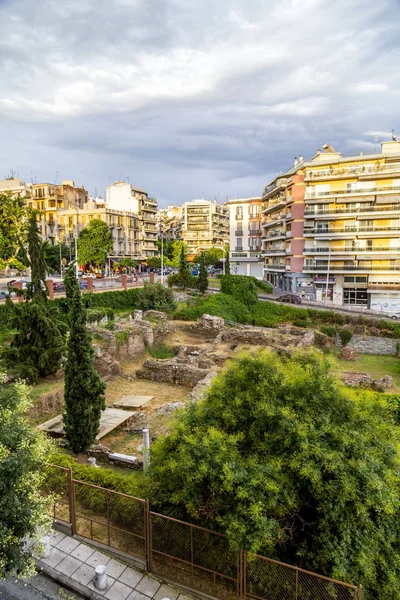 Vistas a la calle y arquitectura urbana en Tesalónica — Foto de Stock