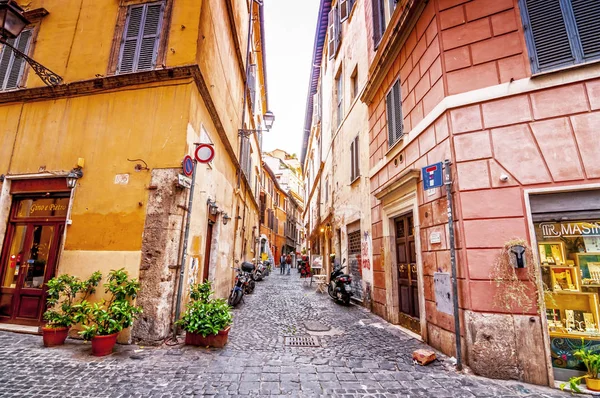 Stadsgezicht en generieke architectuur uit Rome, de Italiaanse hoofdstad — Stockfoto