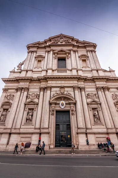 Vista exterior de Chiesa Sant 'Andrea della Valle en Roma, Italia — Foto de Stock