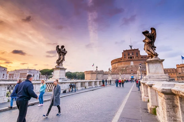 Castel Sant'Angelo, medieval castle along the Tiber River in Rom — Stock Photo, Image