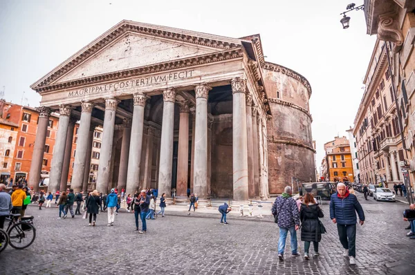 Roma, Italya tarihi Panteon dış görünümü — Stok fotoğraf