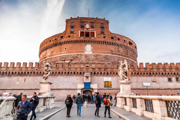 Castillo Sant 'Angelo, castillo medieval a lo largo del río Tíber en Rom —  Fotos de Stock