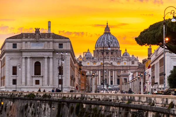 Catedral de São Pedro na Cidade do Vaticano, coração do católico Chris — Fotografia de Stock