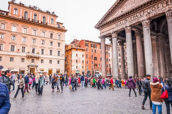 Exterior view of the historical Pantheon in Rome, Italy — Stock Photo, Image