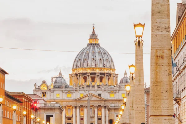St. Peter-Kathedrale in vatikanischen Stadt — Stockfoto