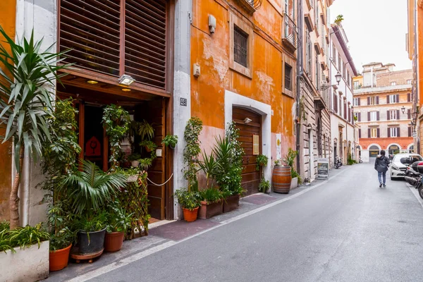 Paisaje urbano y arquitectura genérica de Roma, la italiana —  Fotos de Stock