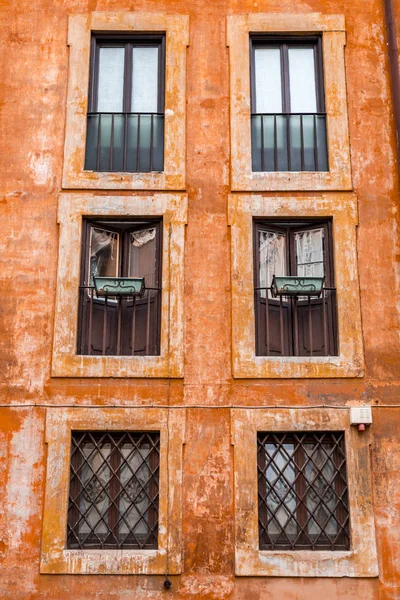 Paisaje urbano y arquitectura genérica de Roma, la italiana —  Fotos de Stock