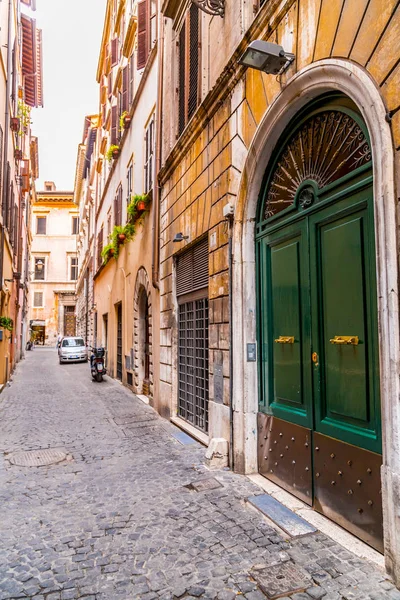 Paisaje urbano y arquitectura genérica de Roma, la italiana —  Fotos de Stock